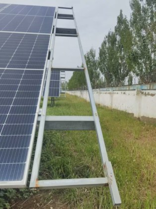 シャトル型自動太陽電池パネル清掃システム 太陽電池清掃ロボット