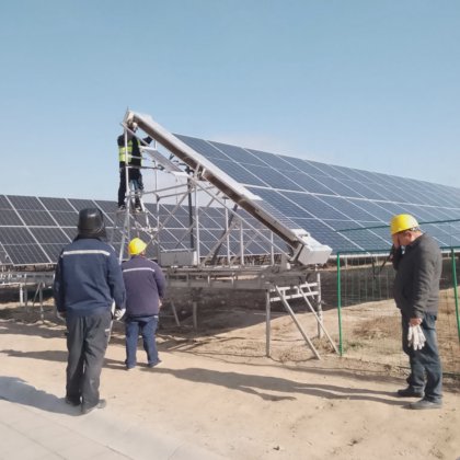 複合火力発電所向け太陽光発電清掃ロボット