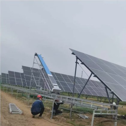 ソーラーパネル清掃ロボット 自動運転 48V 20ah リチウム電池搭載