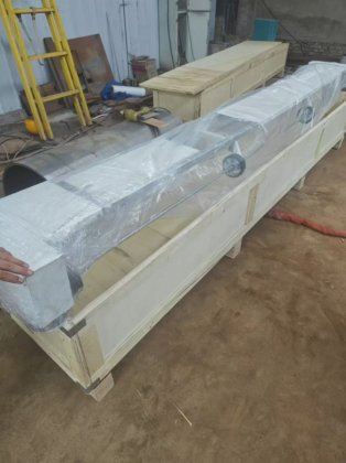 ソーラーパネル清掃ロボット 自動運転 48V 20ah リチウム電池搭載