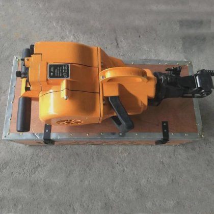 钻孔用的汽油凿岩机