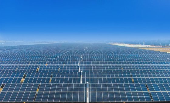 ハイテクロボット太陽電池パネル洗浄機自動太陽電池洗浄機