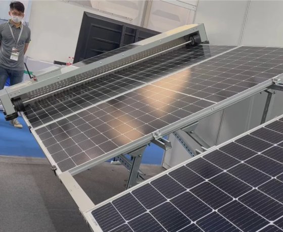 ユーザーフレンドリーなソーラーパネル清掃ツール、遠距離制御太陽光発電清掃ロボット