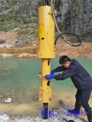 建築工事のための掘削機の適合油圧運転された石のディバイダー