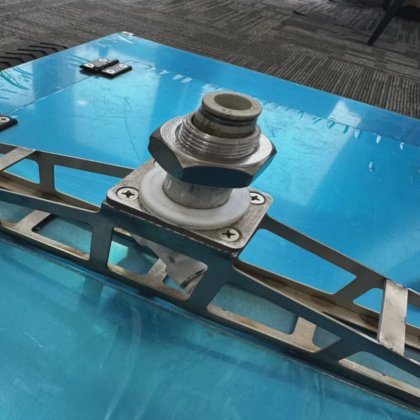 太陽光発電所の日常清掃用ソーラーパネル清掃ロボット