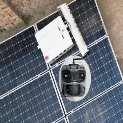 太阳能电池板光伏清洁 自动太阳能维护清洁器 智能机器人光伏系统