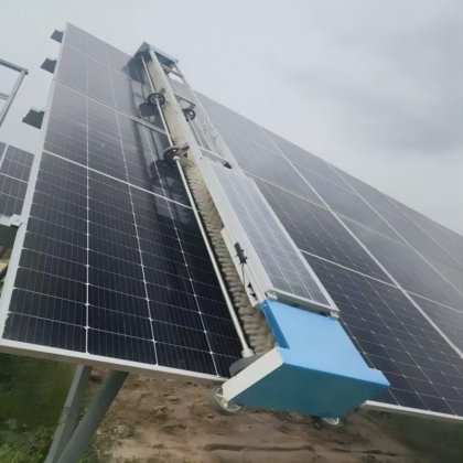 太阳能电池板清洁机器人 用于太阳能发电厂的光伏清洁机器人