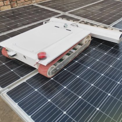 ワイヤレス遠隔セルフクリーニングロボット効率的なソーラーパネル洗浄装置