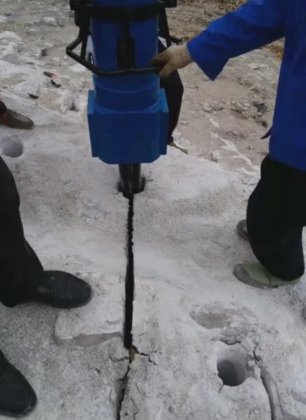 热销挖掘机液压岩石劈裂设备