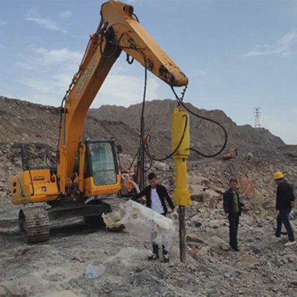 热销挖掘机液压岩石劈裂设备