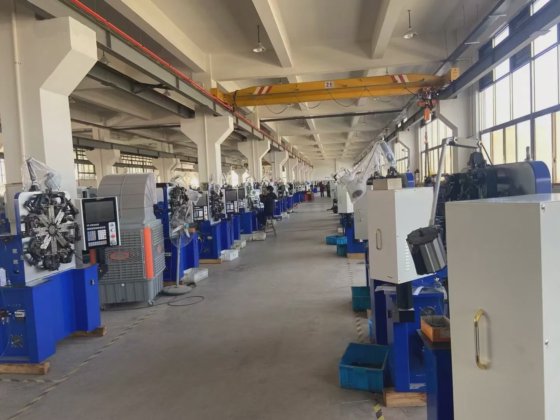 新型 12 轴数控弹簧机螺旋线成型机