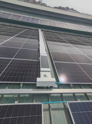 最適なエネルギー出力を実現するプロ仕様の太陽光パネル洗浄装置