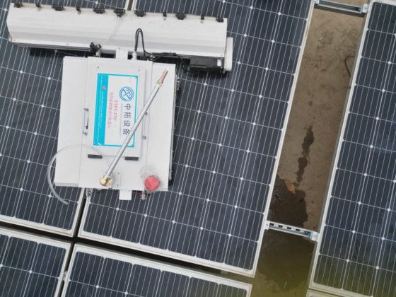 高品质智能太阳能电池板清洁机器人