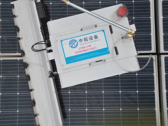 高品质智能太阳能电池板清洁机器人