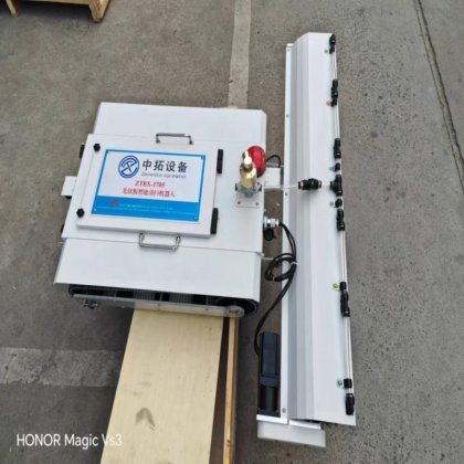 光伏电站太阳能电池板清洁设备