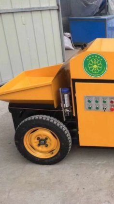 用于浇筑混凝土板的柴油混凝土泵