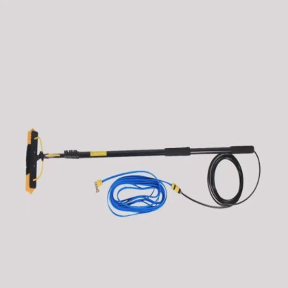 厂房屋顶 光伏电站 太阳能板 高压水刷