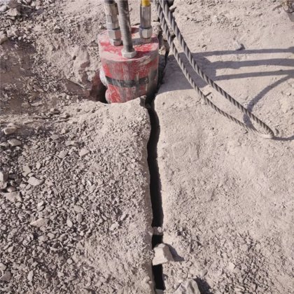 挖掘机附属液压凿岩机 液压移动破石机