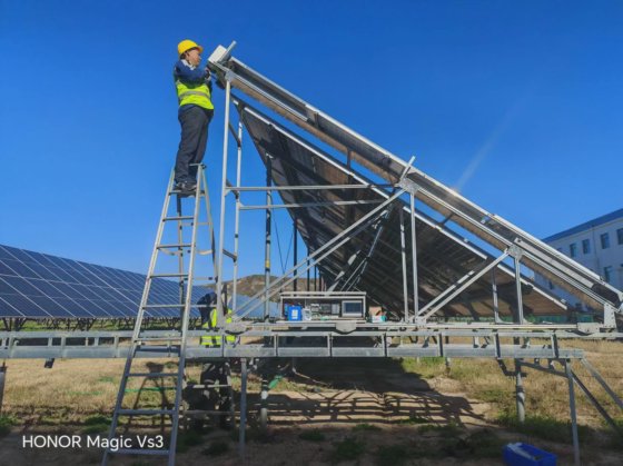 APP 太陽電池パネルの発電所のための制御自動有効な太陽クリーニングのロボット