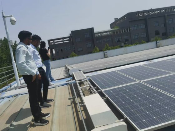 高级电池供电太阳能电池板清洁系统套件机器机器人清洁器