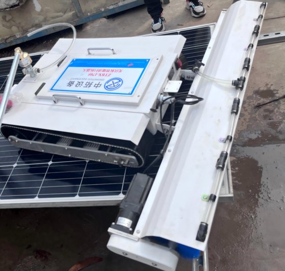 2025 新型全自动 APP 遥控太阳能电池板清洁机器人