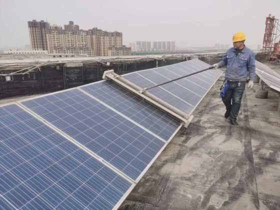 2025 新型業務用ソーラーパネル清掃ブラシロボット