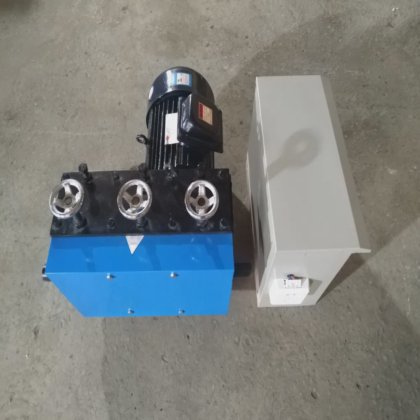 用于预应力混凝土的大容量后张法钢绞线推送机