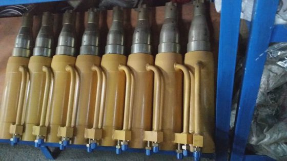 带液压电动油泵的单股千斤顶