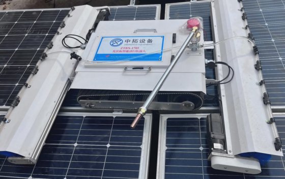 2025 自动太阳能电池板清洁设备刷子光伏机器人套件