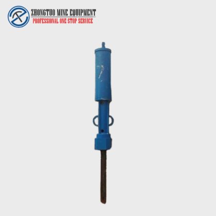 P450 超大型挖掘机使用碎石机进行非爆破碎裂