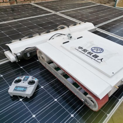 可在恶劣环境中稳定运行的 Longi 光伏板自动清洗机