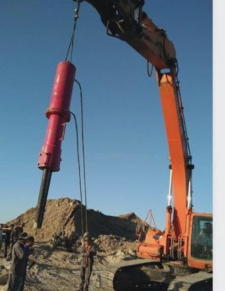 掘削機に取付けられる 90mm の穴の直径の石のディバイダー 分割力 6800ton