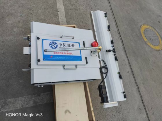 智能遥控太阳能电池板清洁机器人