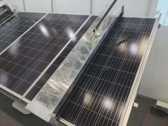 兼用電動太陽光発電パネル清掃ロボット