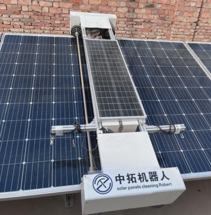 工业用遥控太阳能电池板清洁机器人