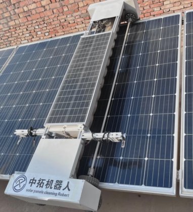 工业用遥控太阳能电池板清洁机器人