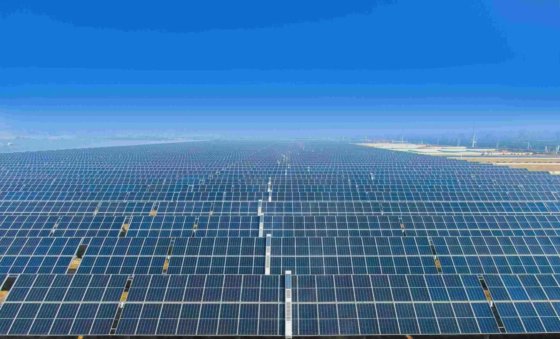 都市高層ビル屋根ソーラーパネル清掃清掃ロボット工場