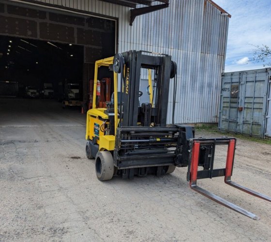 Hyster Narrow Aisle Turret truck N30XMH Electric forklift in New Haven