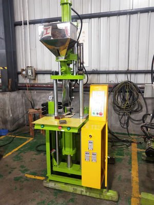 中小型嵌入式部件立式注塑机