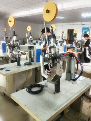 触摸屏热封机，防护服热风缝纫机