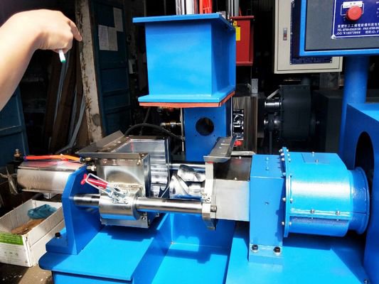 橡胶实验室内部班伯里密炼机，塑料捏合机设备