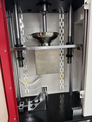 气动小型立式注塑机