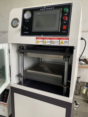 带PLC触摸屏的实验室橡胶压缩成型机