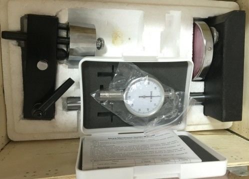 高精度肖氏A橡胶硬度计，可进行标准材料硬度测试