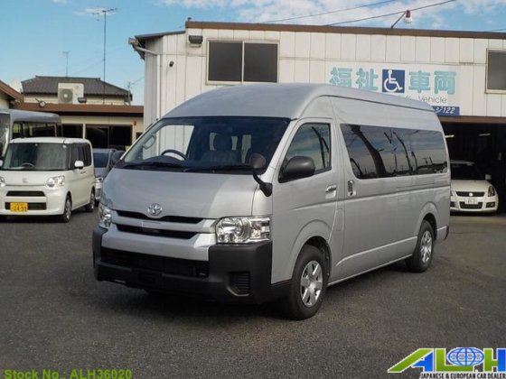 2019 toyota hiace commuter