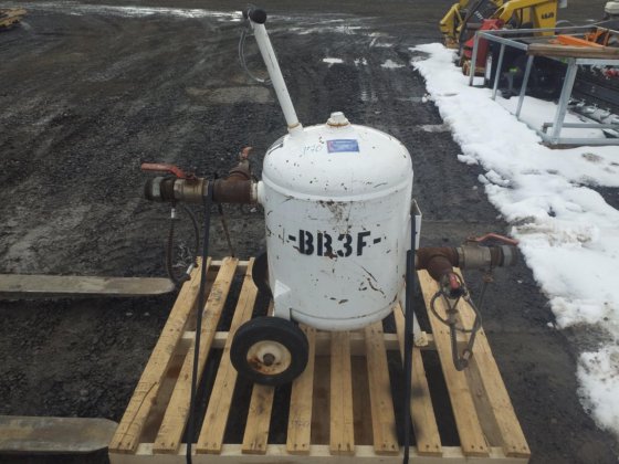 SANDJET TANK 150PSI in Saint-Mathieu-de-Beloeil, Quebec, Canada