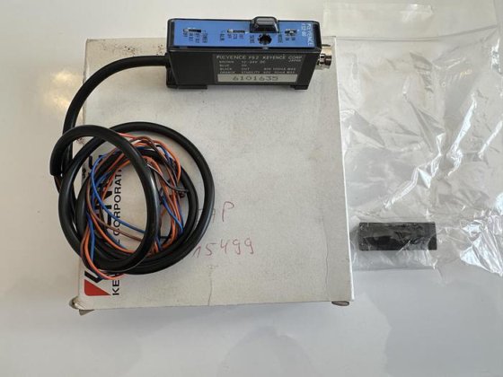 KEYENCE FS2-60 Sensor