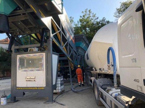 移动混凝土搅拌站