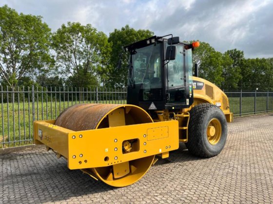 CAT CS66 roller demo with