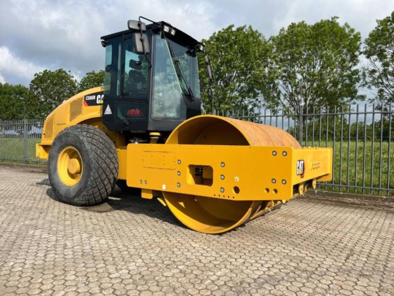 CAT CS66 roller demo with